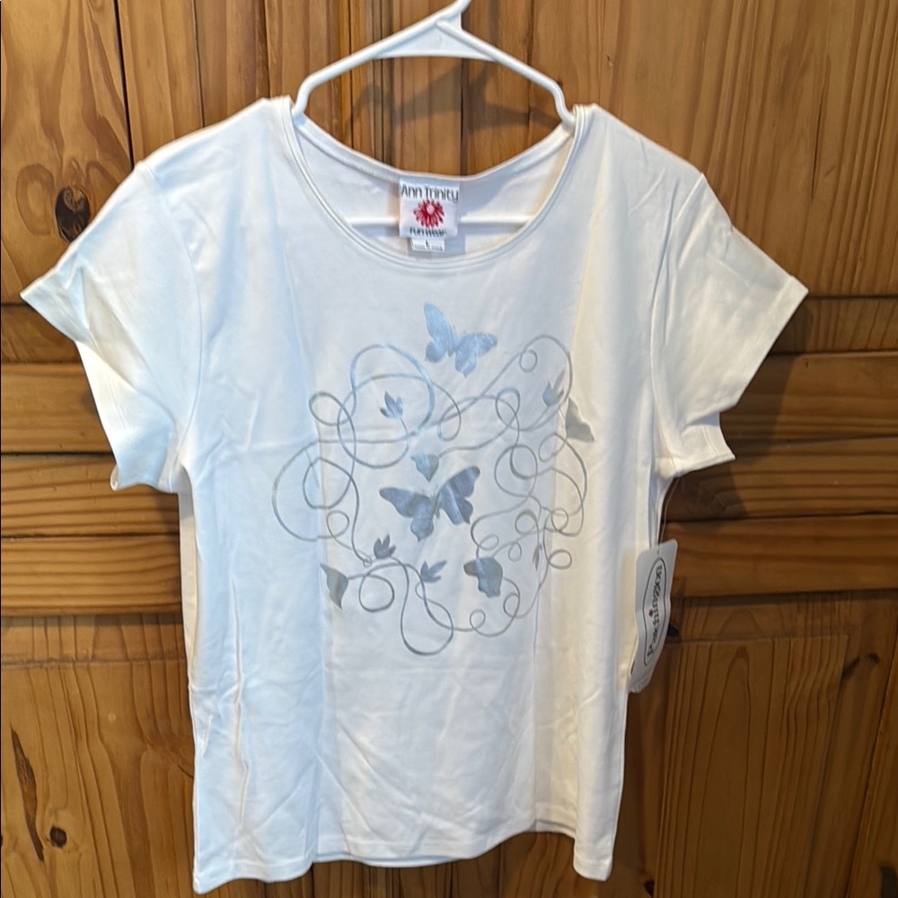NWT ANN TRINITY Fun Wear White with Silver Butterfly Print T-Shirt Size Large